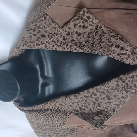 Vintage 80’s Cropped Leather Jacket Tan Suede Size Medium, zip out lining - Picture 2 of 12